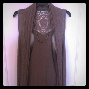 Cardigan vest with lace design